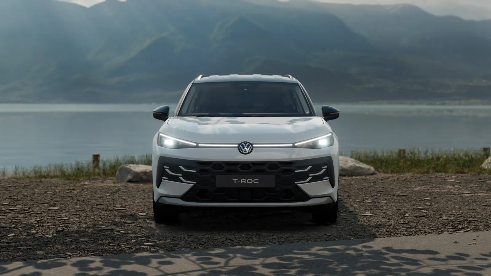 Nuevo T‑Roc de frente en la montaña