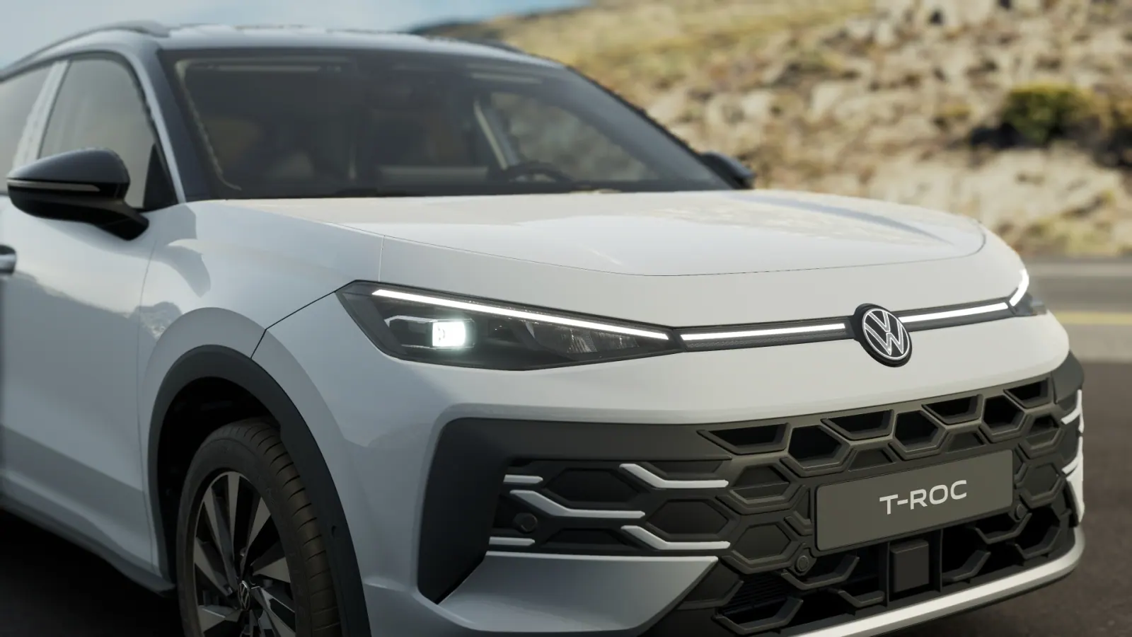 Frontal del T‑Roc con faros IQ.LIGHT y logo iluminado